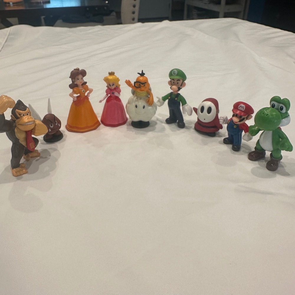 Super Mario Bros Figure Lot 9 Nintendo Mario Luigi Yoshi Peach Daisy Donkey Kong